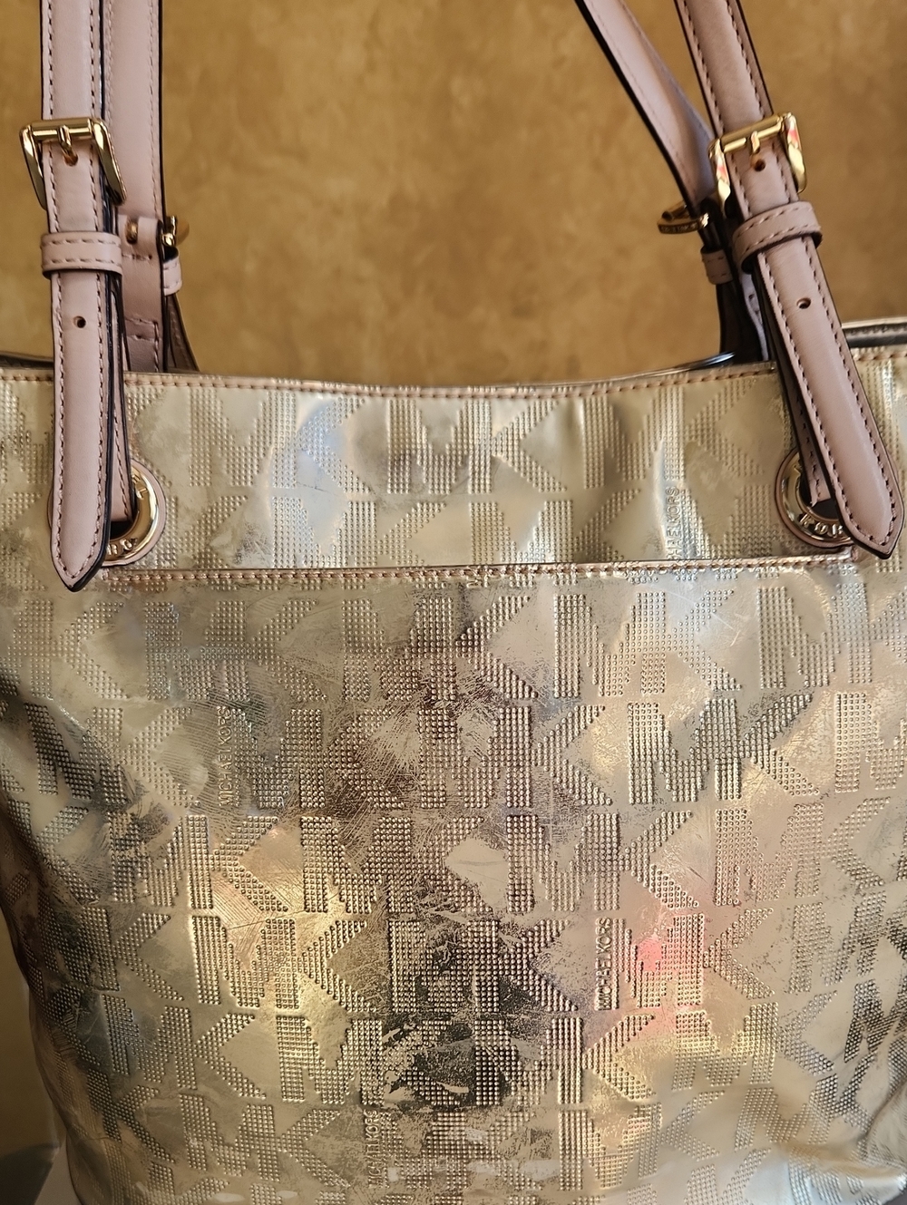 Michael KORS Metallic Gold Tote Handbag with Light Tan Straps - Picture 2 of 15